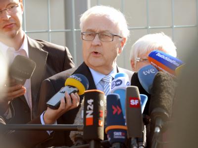 FDP-Fraktionschef Rainer Brüderle gibt in Berlin ein Statement ab. Foto: Rainer Jensen/Archiv Rainer Brüderle