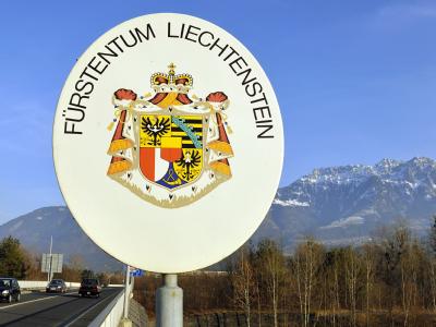 Das Grenzschild des Fürstentums Liechtenstein bei Schaan. Fürstentum Liechtenstein