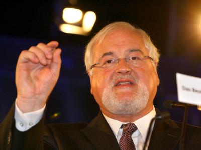 Peter Harry Carstensen ist erneut zum Ministerpräsidenten von Schleswig-Holstein gewählt worden. Peter Harry Carstensen