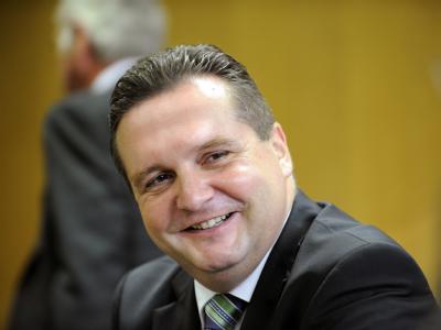 Der CDU-Fraktionsvorsitzende im baden-württembergischen Landtag, Stefan Mappus, soll Nachfolger von Ministerpräsident Oettinger werden. Stefan Mappus