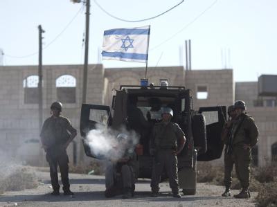 Israelische Soldaten unweit von Nablus im Westjordanland. Auf Posten