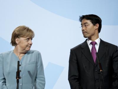 Wie geht es weiter? - Bundeskanzlerin Merkel (CDU) und Bundeswirtschaftsminister Rösler (FDP). Merkel und Rösler