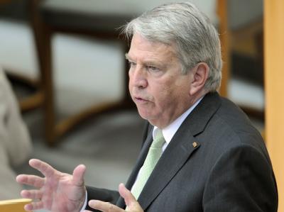 NRW-Finanzminister Helmut Linssen: «Steuersenkungen ab 2011 oder 2012 sind nicht sakrosankt. Wir werden die wirtschaftliche Entwicklung abwarten müssen». Helmut Linssen