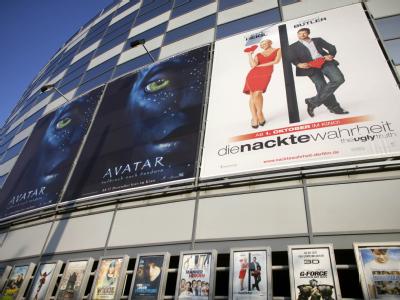 Blick auf die UCI Kinowelt in Düsseldorf. Handgranate im Kino