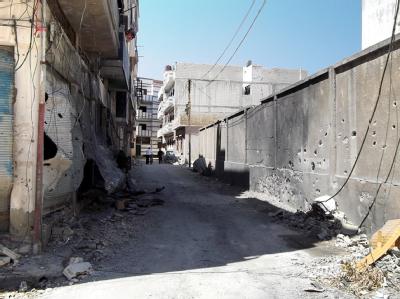 Eine von Einschusslöchern übersäte Mauer in der Stadt Homs. Foto: Syrische Opposition Einschusslöcher