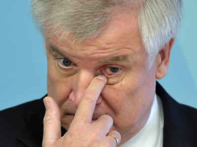Horst Seehofer (Archivbild) ist nur knapp einem Unfall mit einem Geisterfahrer entgangen. Horst Seehofer