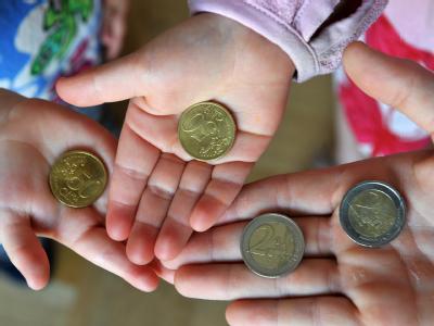 Immer weniger Kinder müssen von Hartz IV leben. Foto: Patrick Seeger/Symbolbild Taschengeld
