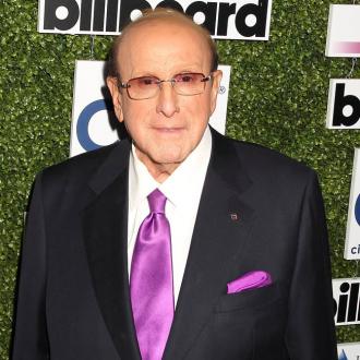 Der Musikproduzent freut sich darüber, dass die Sängerin geehrt wurde. Die Künstlerin ist nun eines der Mitglieder der Hall of Fame. Clive Davis