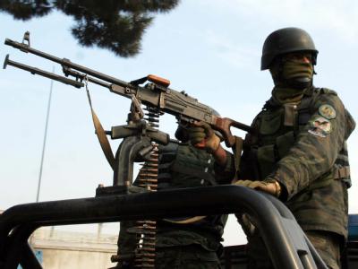 Ein Regierungssoldat am Ort der Kämpfe vor dem UN-Gebäude in der afghanischen Hauptstadt. Terror in Kabul
