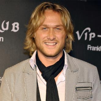 Die Exfreundinnen des TV-Stars reden in einem Messenger über ihren Ex. Der Blondschopf nahm an einer Kreuzrundfahrt mit seinen Exfreundinnen teil. Nico Schwanz