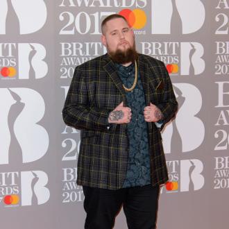 Der Sänger ist nicht mehr länger mit seiner Frau zusammen. Die beiden waren sechs Monate lang verheiratet. Rag 'n' Bone Man