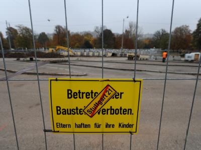 Nach Ansicht von Arbeitgeberpräsident Dieter Hundt muss von dem Referendum «ein Signal für den Wirtschaftsstandort Deutschland und Baden-Württemberg ausgehen». Foto: Marijan Murat Stuttgart 21