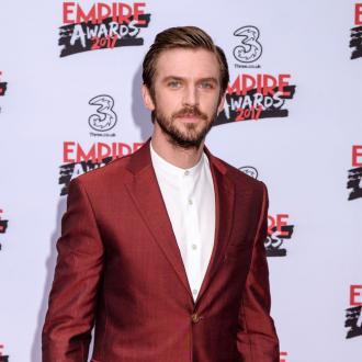 Der britische Star genoss es, als russischer Eurovision-Sänger auf der Bühne alles zu geben - auch wenn es nur für einen Film war. Dan Stevens