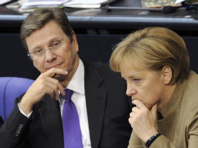 Bundeskanzlerin Merkel (CDU) und Außenminister Westerwelle (FDP): Die Werte der Koalition sind im Sinkflug. Zustimmung sinkt