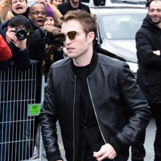 Der britische Schauspieler ist so gefragt wie nie. Nun musste er sogar eine Filmrolle absagen, da sein Terminkalender bereits zu voll ist. Robert Pattinson
