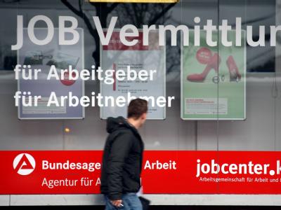 Schaufenster eines Jobcenters der Bundesanstalt für Arbeit. Jobcenter