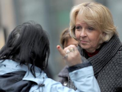 Straßendiskussion in Bochum: Hannelore Kraft im Wahlkampf. Foto: Caroline Seidel Wahlkampf