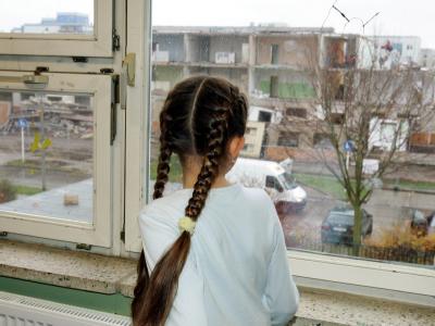 Der Deutsche Gewerkschaftsbund (DGB) fordert von der Bundesregierung energische Schritte gegen Kinderarmut. (Archiv- und Symbolbild) Mädchen