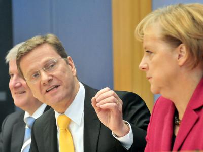 Die Parteichefs der Koalition: Seehofer (CSU), Westerwelle (FDP) und Merkel (CDU). Koalitionsspitze