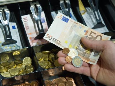 Nach Ansicht von Steuerschätzern können Bund, Länder und Kommunen in diesem und im nächsten Jahr auf Mehreinnahmen von bis zu 36 Milliarden hoffen. Volle Kasse