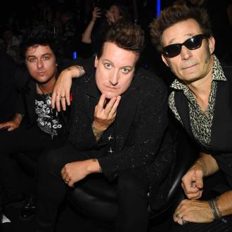 Die amerikanische Punkband hat gleich sechs neue Songs geschrieben und wollen ihren Fans damit die Quarantäne-Zeit versüßen. Green Day