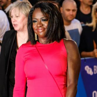 Das Ehepaar nimmt jeden Abend ein Dampfbad. Das ist das Beste, was sie für ihre Haut tun könne. Viola Davis