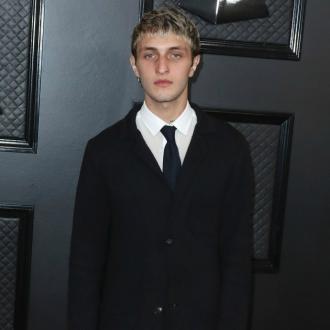 Das Männermodel hat mit seinem Label noch Großes vor. Neben Schmuck soll das Unternehmen bald auch Kleidung und Accessoires verkaufen. Anwar Hadid