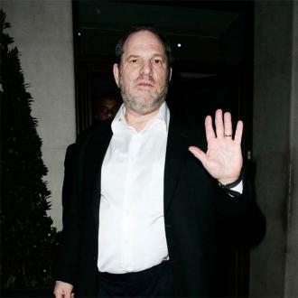 Harvey Weinstein hat sich für sein ''rüpelhaftes'' Verhalten gegenüber Salma Hayek entschuldigt. Harvey Weinstein