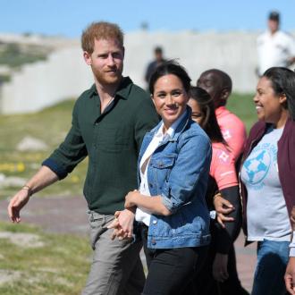 Der Vater der Herzogin findet ihr verhalten erniedrigend. Er sieht es als eine Schande für das Königshaus an. Harry und Meghan