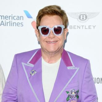 Der britische Musiker hat in seinem Buch auch über Madonna ausgepackt und sie für ein Interview über Lady Gaga heftig kritisiert. Elton John