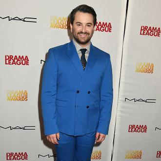 Der Broadway-Star wird Berichten zufolge die Comedy-Legende John Belushi spielen. Alex Brightman