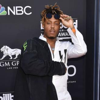 Vor wenigen Tagen war der Musiker unerwartet nach einer Überdosis verstorben. In einem Statement hat sich seine Familie jetzt erstmals zu Wort gemeldet. Juice Wrld