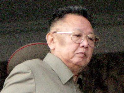 Nordkoreas Machthaber Kim Jong Il (Archivbild) ist mit einem gepanzerten Sonderzug zu Gesprächen in Russland eingetroffen. Kim Jong Il