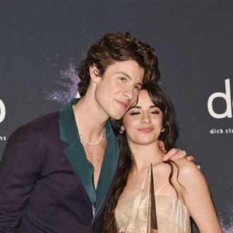 Shawn Mendes beschloss, sich zu seinen Gefühlen für Camila Cabello zu bekennen, nachdem er ein klares Zeichen erhalten hatte. Shawn Mendes