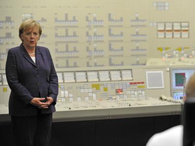 Bundeskanzlerin Merkel Ende August in der Leitwarte eines Atomkraftwerks. Merkel