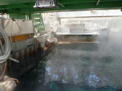 Wasserbecken in einem Gebäude des Unglücksreaktors von Fukushima. Foto: Tokyo Electric Power Co. (TEPCO)/Archiv Wasserbecken