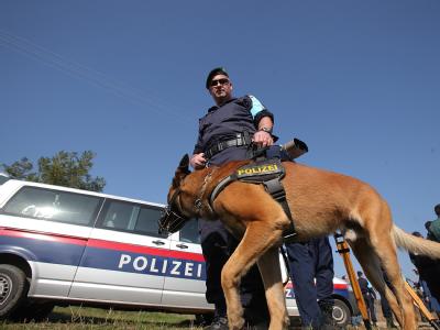Frontex-Polizisten an der griechisch-türkischen Grenze. An der Grenze