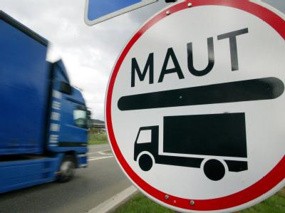 Im Verkehrsministerium gibt es Pläne zur Ausweitung der Lkw-Maut. Maut-Schild