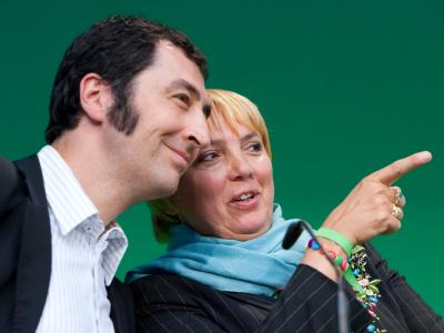 Die Grünen-Politiker Özdemir (l) und Roth können mit der Mitgliederentwicklung zufrieden sein. Özdemir und Roth