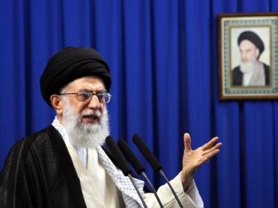 Ajatollah Ali Chamenei: «Es wird einen sehr harten Gegenschlag geben, wenn das Schwert gegen das System geführt wird.» Ajatollah Ali Chamenei