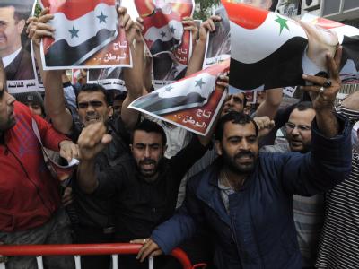 Im Libanon lebende Syrer bei einer Demonstration für die Regierung von Assad. Die Unruhen in Syrien nehmen kein Ende. Demonstrierende Syrer