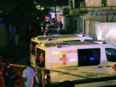 Krankenwagen am Ort des Massakers in Ciudad Juarez. Krankenwagen