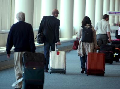 Reisende am Flughafern Newark in New Jersey. (Archivbild) Flughafen Newark
