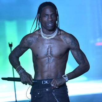 Der Musiker verletzte sich bei seinem Festival-Auftritt. Trotzdem zog er seine Show tapfer durch. Travis Scott