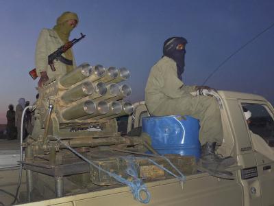 Tuareg-Rebellen im Norden Malis. Nun soll in der Region ein neuer islamischer Staates gegründet werden. Foto: epa/str/Archiv Tuareg-Rebellen