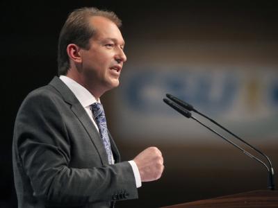 CSU-Generalsekretär Dobrindt: «Wer sich mit Fäulnispapieren zudeckt, bekommt irgendwann einen toxischen Schock.» Foto: Daniel Karmann Alexander Dobrindt