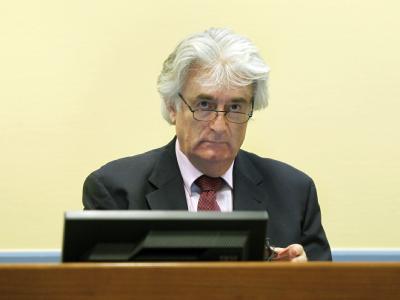 Karadzic auf der Anklagebank in Den Haag. (Archivbild) Karadzic vor Gericht
