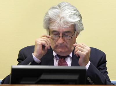 Radovan Karadzic am 3. November vor Gericht in Den Haag. Karadzic