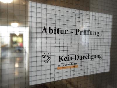 Das Abitur soll künftig auf einer europäischen Skala von Bildungsabschlüssen auf der Stufe fünf rangieren. Foto: Federico Gambarini Hinweisschild