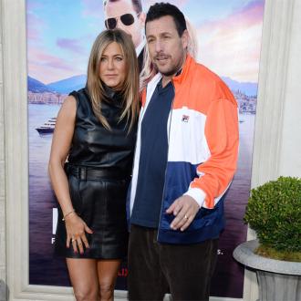 Der Schauspieler würde sich darüber freuen, wenn Jennifer Aniston einen 'Friends'-Film dreht. Jennifer Aniston und Adam Sandler